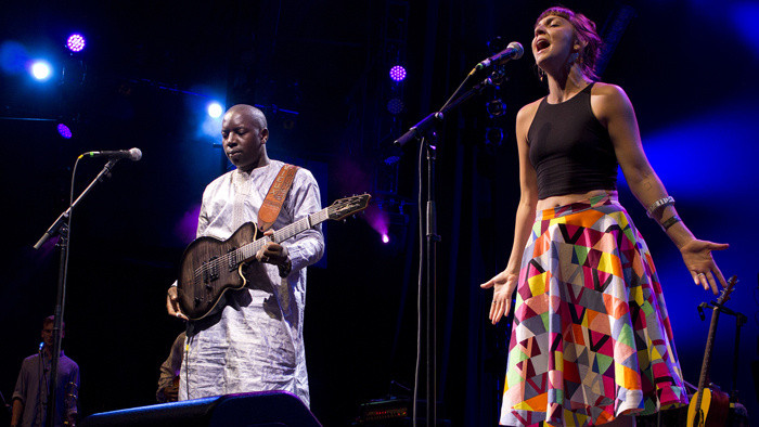 Album týždňa: Vieux Farka Touré & Julia Easterlin – Touristes