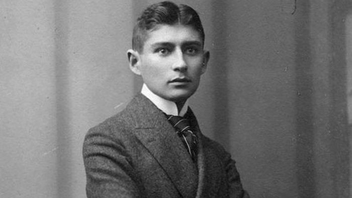 Franz Kafka zomrel pred 100 rokmi. Sledujte jeho najväčšie dielo