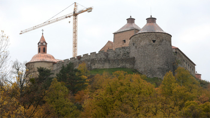 Krásna Hôrka – eine Burg auf einem wunderschönen Bergchen