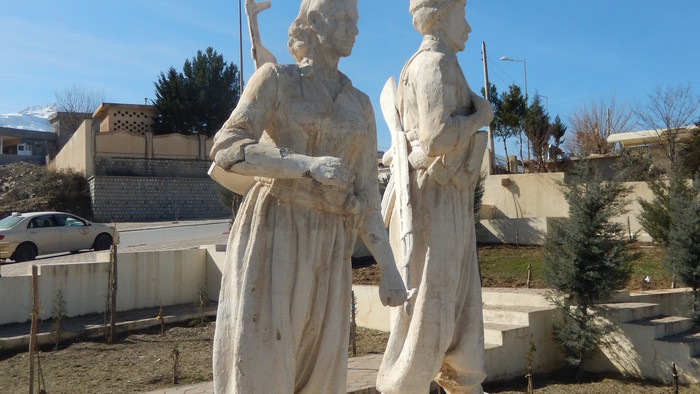 Pomnik peshmergom, Kurdistan, Iraq.JPG