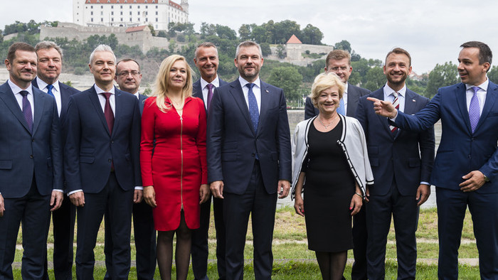 További tíz képviselő távozik Pellegrinivel