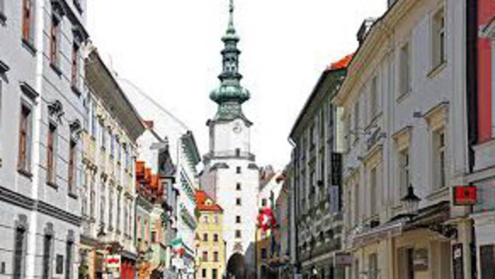 La puerta y la torre de San Miguel en Bratislava