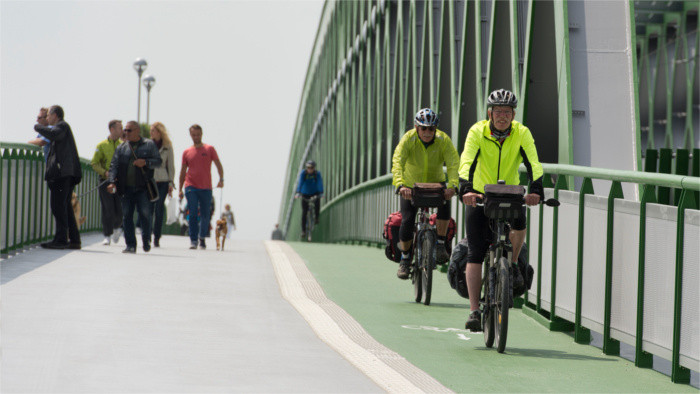 Mit dem Fahrrad durch die Stadt 