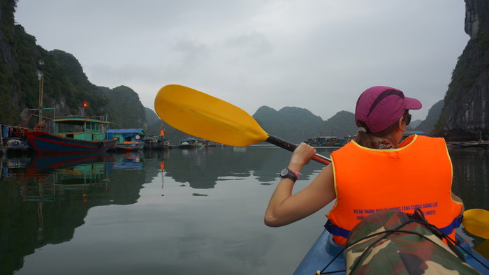 Halong bay - kanoying.JPG