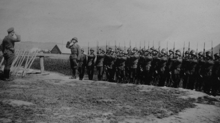 SOULEVEMENT NATIONAL SLOVAQUE : PHOTOGRAPHIES DE PARTISANS SLOVAQUES