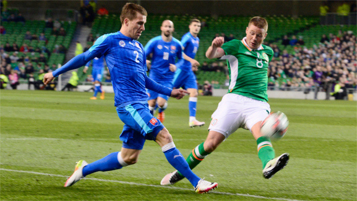 Fußball: Slowakei-Irland Unetschieden