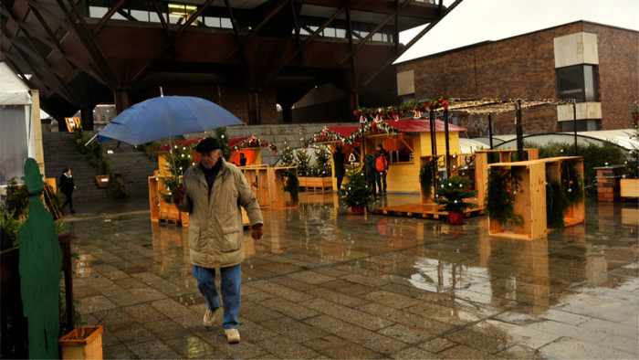 Weihnachtsmarkt unter der Pyramide