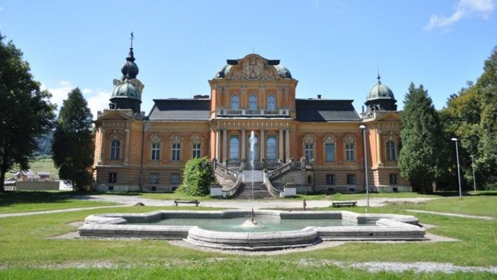 Zwischen Blüten, Blättern und Brücken: Der Park Spišský Hrhov