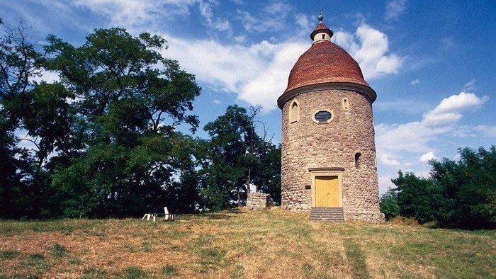 Auf Stippvisite in Skalica: Von der Rotunde zum Eiskeller