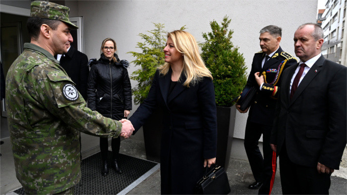 President praises Slovak Army 