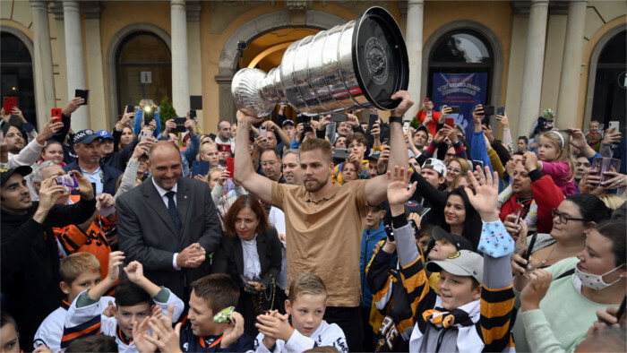 Erik Černák broight Stanley Cup to Košice