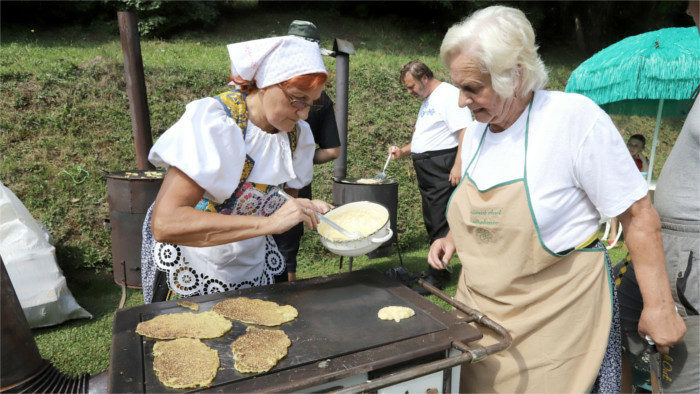 Traditionsfest in Hriňová mit Vorführungen alter Gewerbe