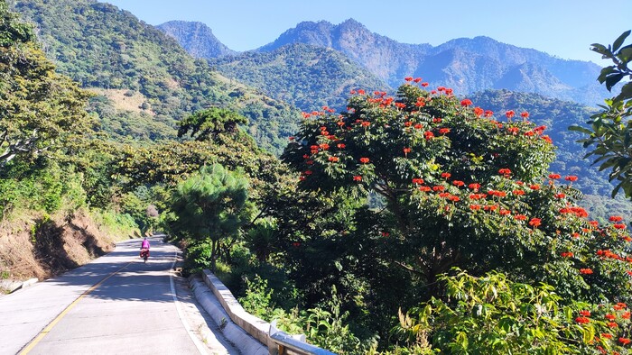 biketouring lago atitlan guatemala.jpg