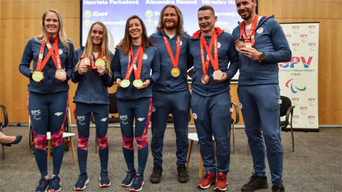 Z paralympiády so šiestimi medailami 