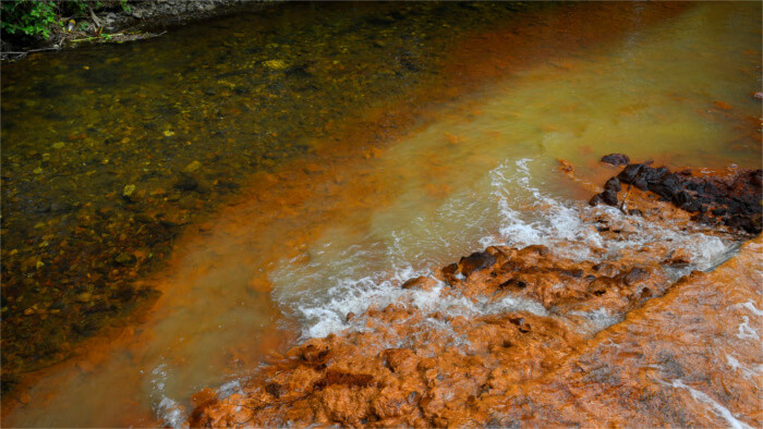 Le gouvernement a déclaré l'état d'urgence sur la pollution de la rivière Slaná