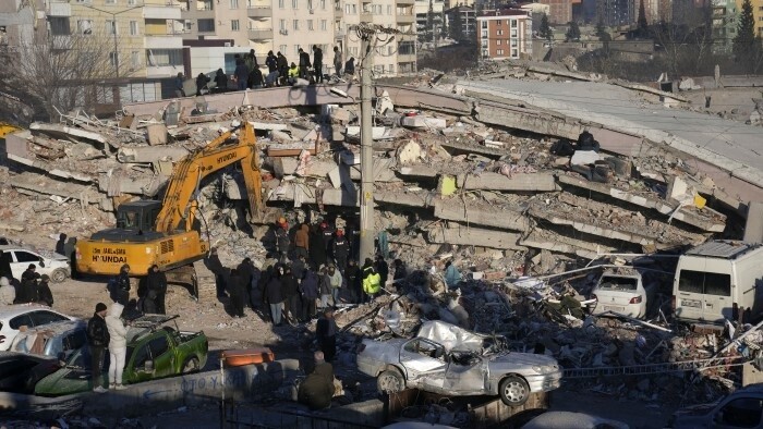 Heger commemorates victims of earthquake at Turkish embassy 