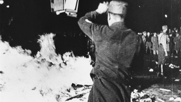 Nacisti pred 90 rokmi hromadne pálili knihy. Horel London aj Brecht
