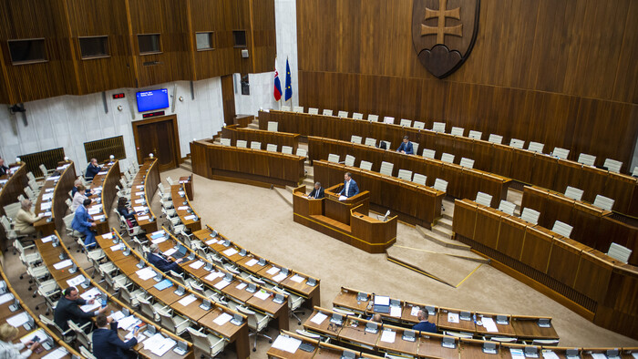 Debata o vládnom programe pokračuje 