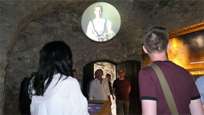 Au château de Strečno, une exposition interactive sur ses propriétaires et son histoire a été inaugurée