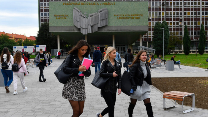 Los jóvenes eslovacos verían bien la enseñanza en lengua extranjera en las universidades 