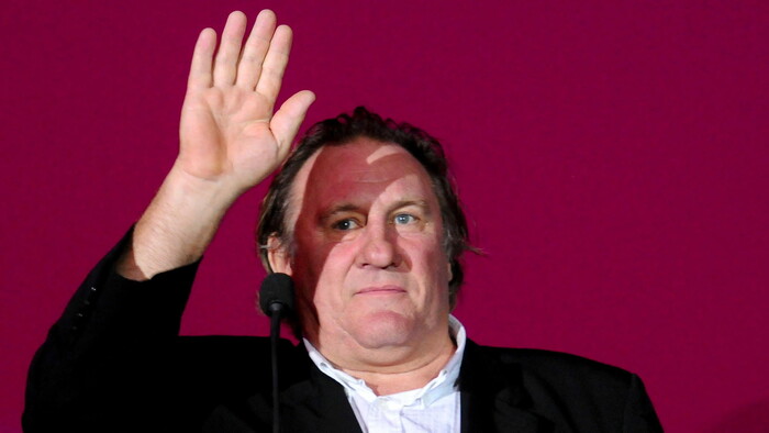 Gérard Depardieu má 75 rokov. Prezident Macron sa ho zastal v aférach
