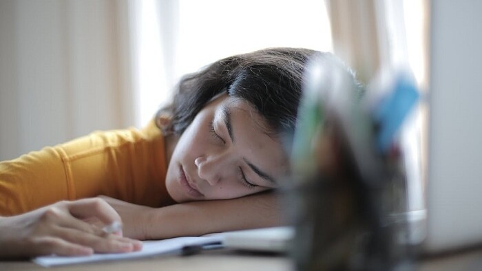 Väčšina detí spí menej než 8 hodín. Toto sú dôvody