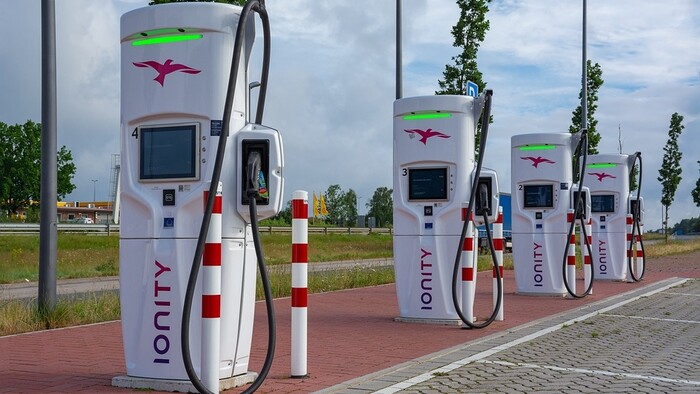 Najväčším predajcom elektromobilov už nie je Tesla