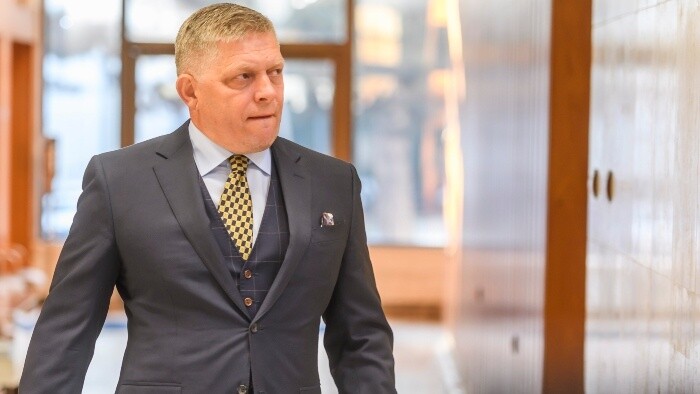 Premiér Robert Fico má v pláne zvýšiť platy ministrov