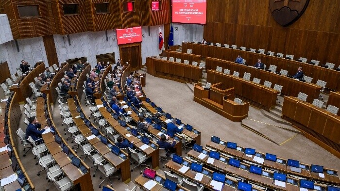 Poslanci ani na štvrtý pokus neodvolávali ministerku kultúry Martinu Šimkovičovú 