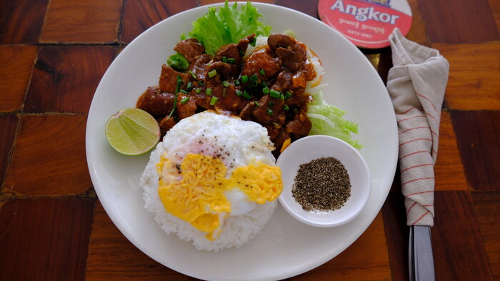 2_KAMBODZA_loc lac- typicke kambodzske jedlo s kampotskym ciernym korenim.JPG