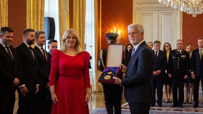 Präsidentin Čaputová mit Orden des Weißen Löwen ausgezeichnet