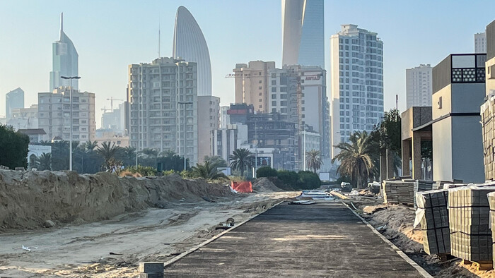Výstavba chodníkov na pobreží.jpg