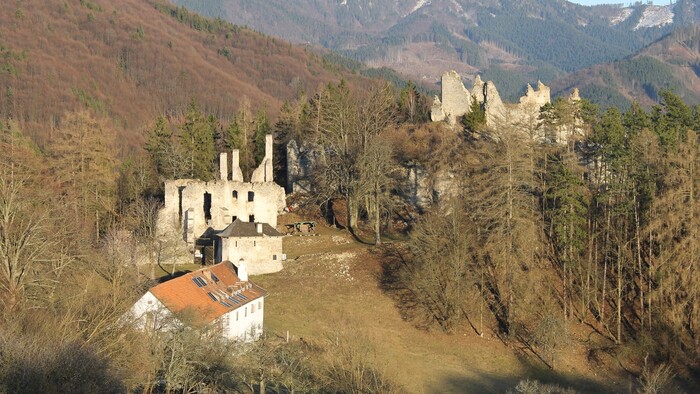 Hradní páni zo Sklabine. Poznali zázračný recept proti moru?