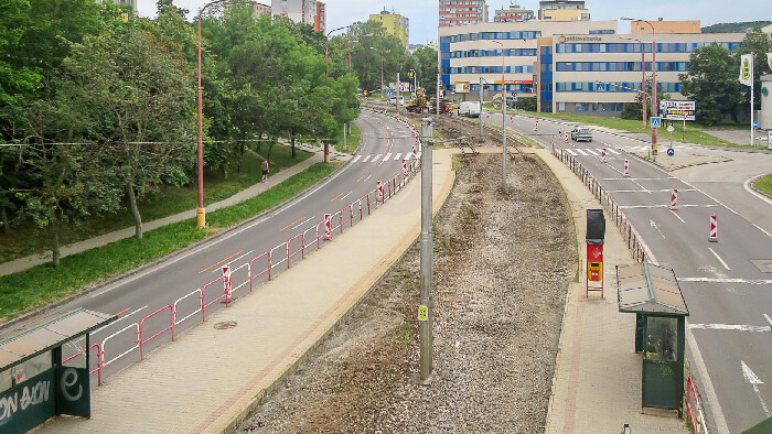 Obyvatelia Karlovej Vsi žiadajú bezbariérovú zastávku Jurigovo námestie