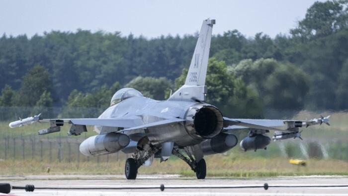 Les deux premiers avions de combat F-16 en Slovaquie