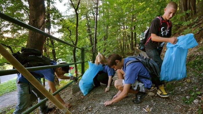 El 29% de los jóvenes eslovacos entre 16 y 25 años realizan trabajos temporales durante los meses de verano