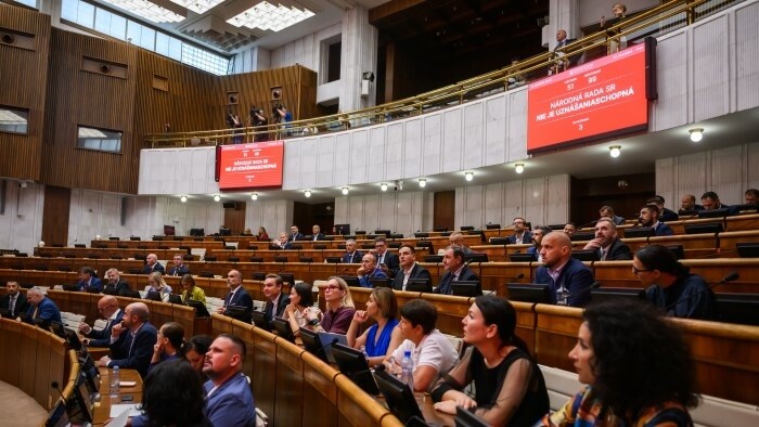 Révocation de la ministre Šimkovičová au programme du parlement