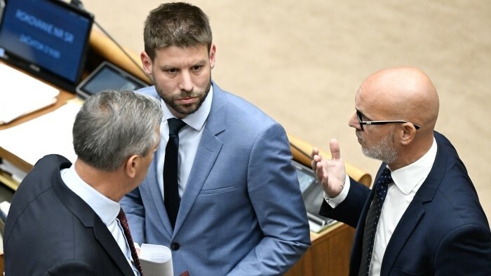 Les députés de l’opposition ne participeront pas au vote pour révoquer Michal Šimečka  