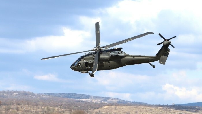 L'armée a préparé des hélicoptères Black Hawk, capables de sauver des personnes sur les toits