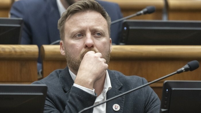 Kotlár stellt erste Untersuchungsergebnisse zur Corona-Pandemie vor