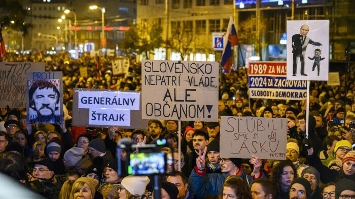 Thousands of Slovaks gathered to show their disapproval of the current government