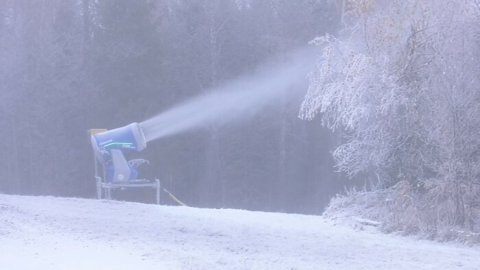 En los Altos Tatras empiezan a cubrir las pistas de nieve artificial