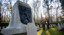 Na snímke Pamätník československých vojakov na Medzinárodnom vojenskom cintoríne v anglickom Brookwoode_TASR.jpg