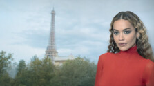 Rita Ora - pod Eiffelovou vežou