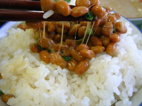 Natto_on_rice.jpg