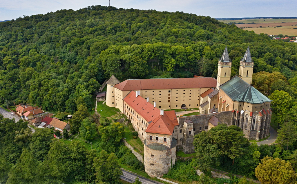 Benediktínsky kláštor v Hronskom Beňadiku.jpg