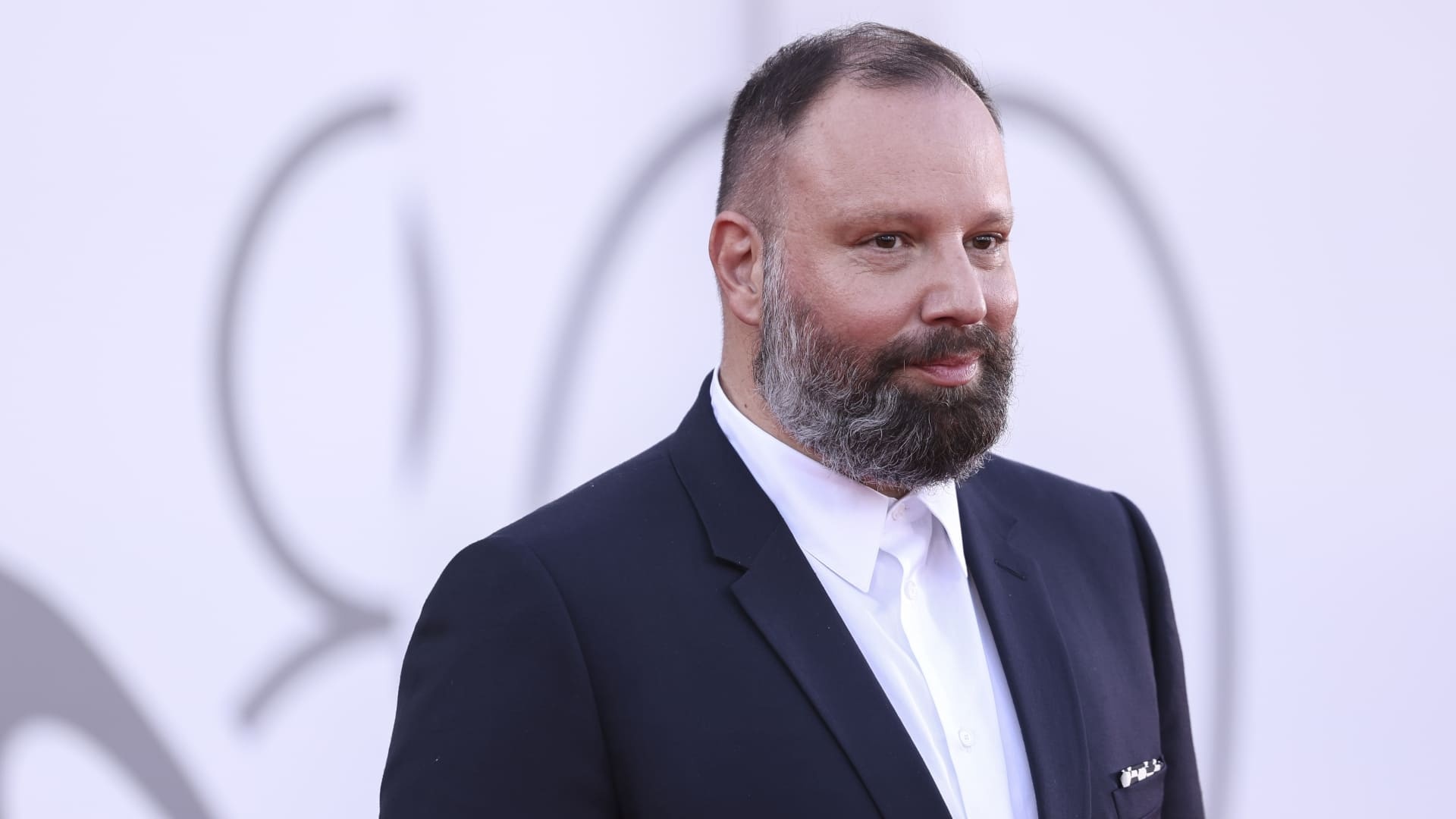 Jorgos Lanthimos má Zlatého leva z festivalu z Benátok za film Chúdiatko