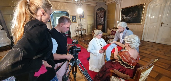 Preneste sa do histórie s dokumentom Kanonici bieleho rúcha