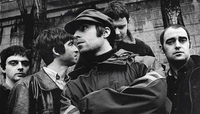 Bratia a búrliváci z kapely Oasis, ktorí preslávili britpop