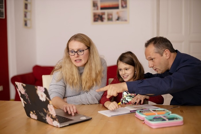 Viete, čo robia vaše deti na internete? Pozor na sexuálnych predátorov a šikanu